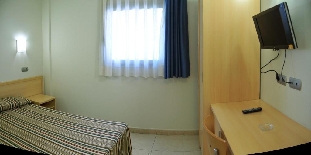 Hotel Blauet By Bossh Hotels Ел Прат де Льобрегат Екстериор снимка