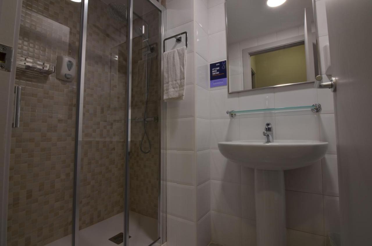 Hotel Blauet By Bossh Hotels Ел Прат де Льобрегат Екстериор снимка