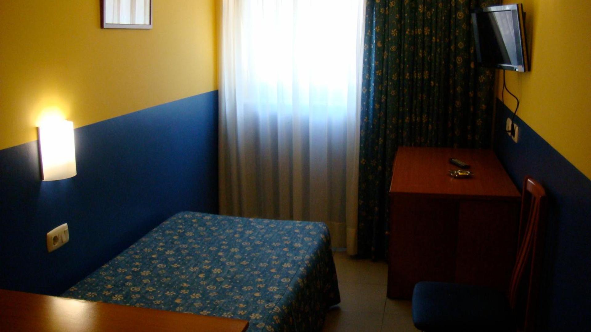 Hotel Blauet By Bossh Hotels Ел Прат де Льобрегат Екстериор снимка