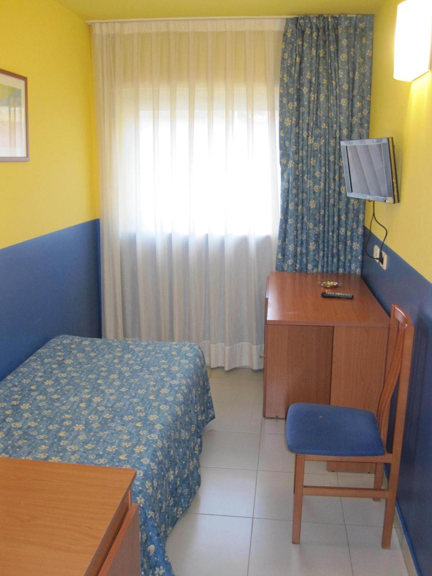 Hotel Blauet By Bossh Hotels Ел Прат де Льобрегат Екстериор снимка