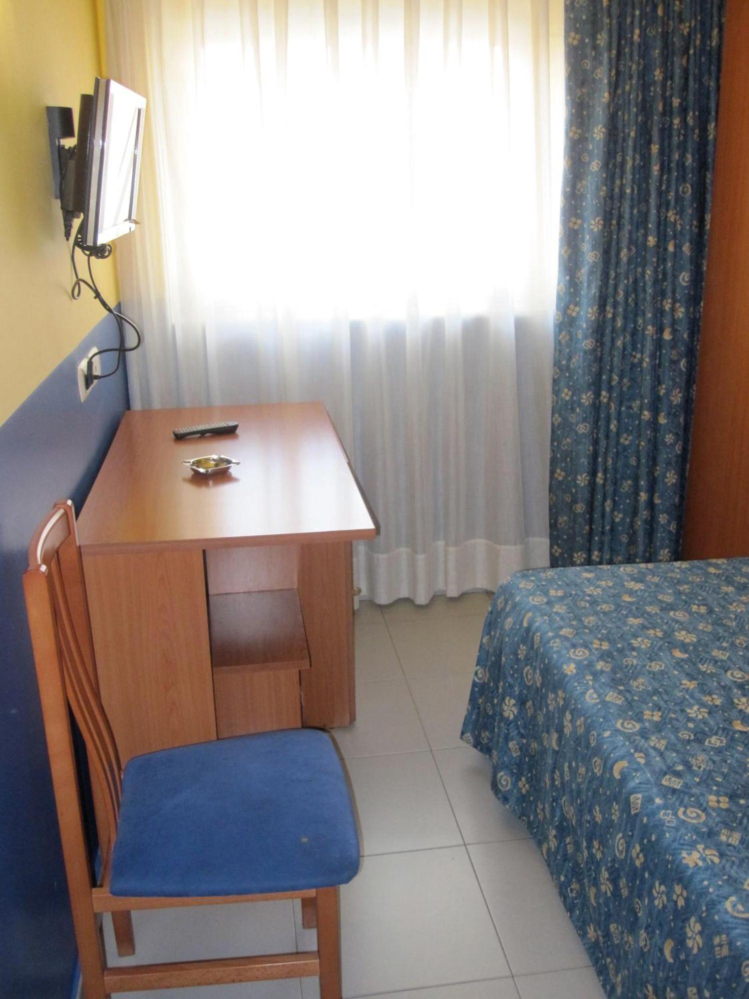 Hotel Blauet By Bossh Hotels Ел Прат де Льобрегат Екстериор снимка