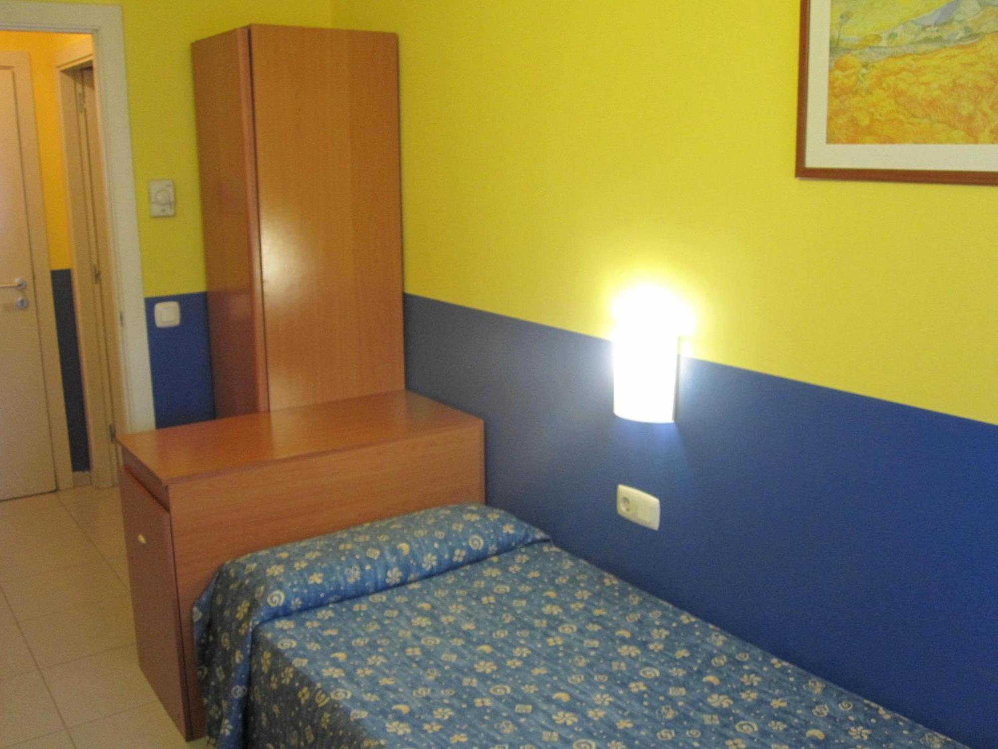 Hotel Blauet By Bossh Hotels Ел Прат де Льобрегат Екстериор снимка