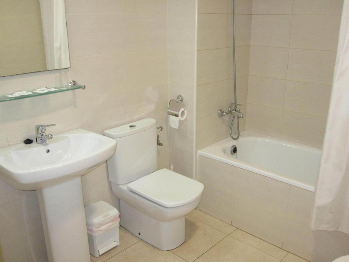 Hotel Blauet By Bossh Hotels Ел Прат де Льобрегат Стая снимка